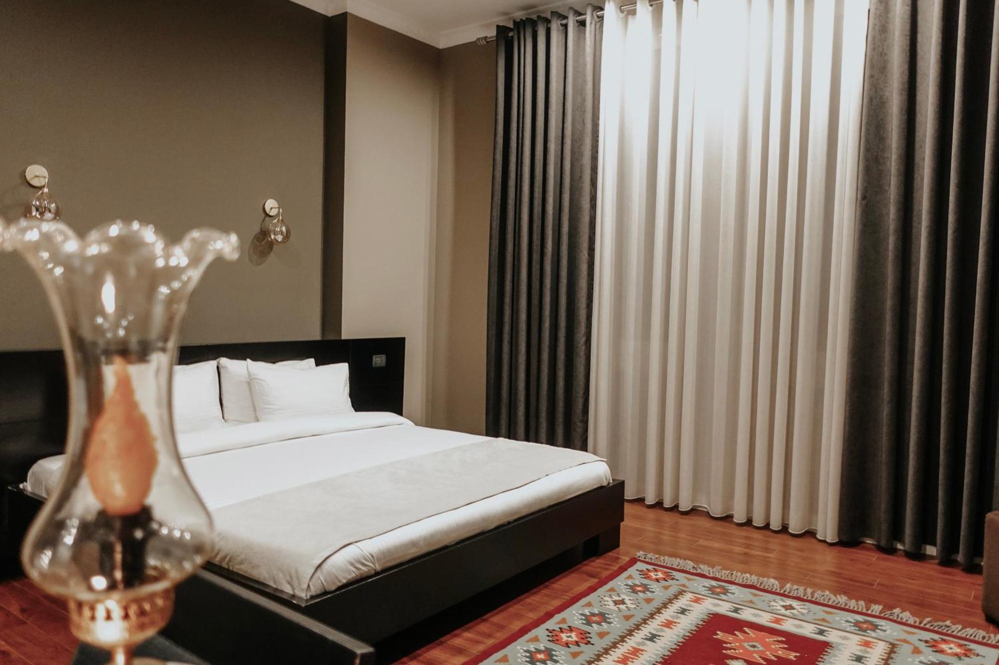 Residenza Monun Boutique Hotel Tirana Exteriör bild