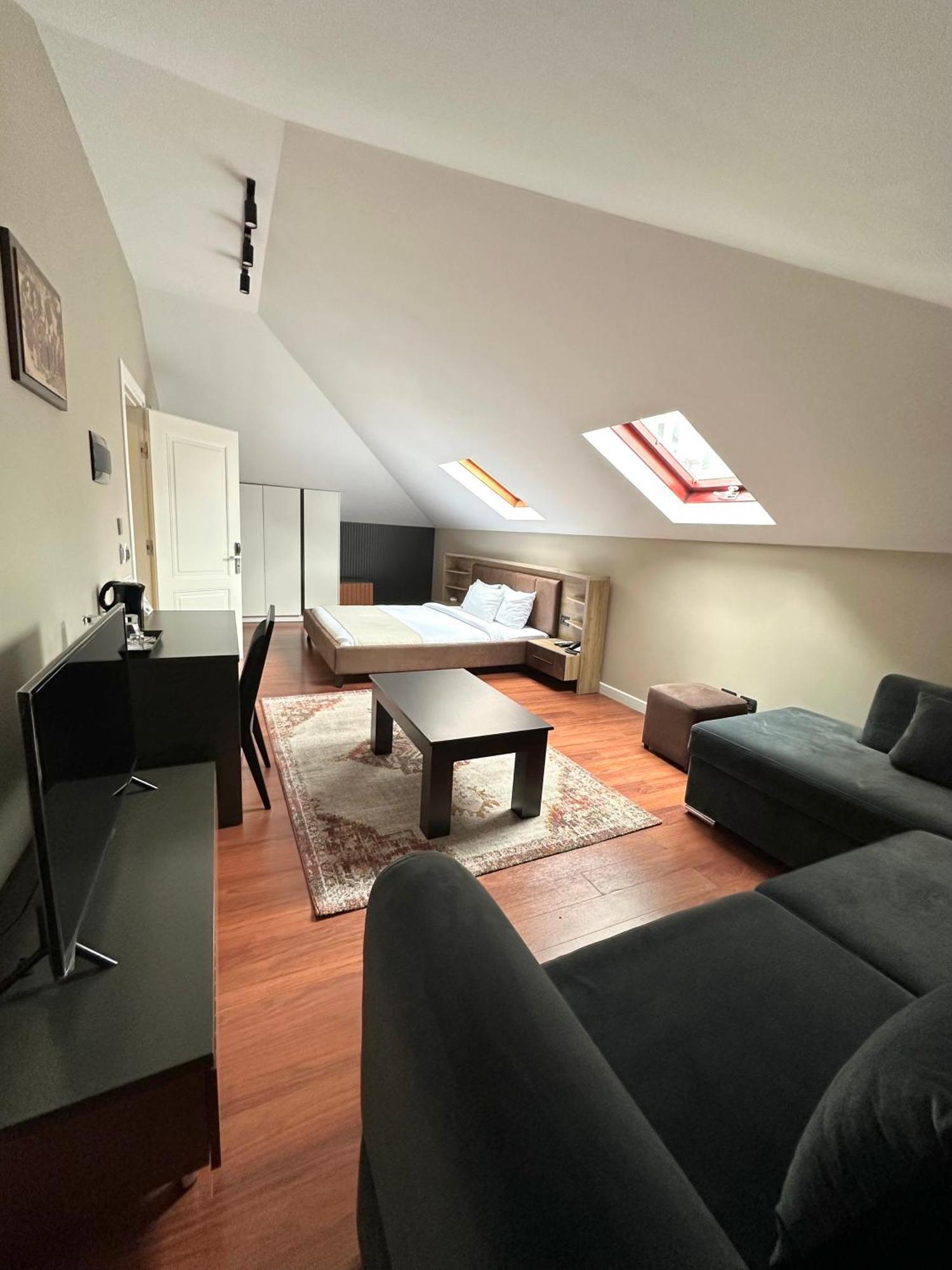 Residenza Monun Boutique Hotel Tirana Exteriör bild