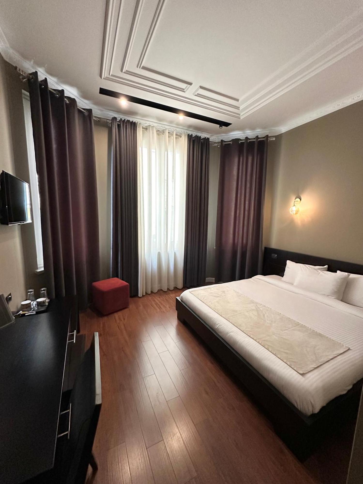 Residenza Monun Boutique Hotel Tirana Exteriör bild
