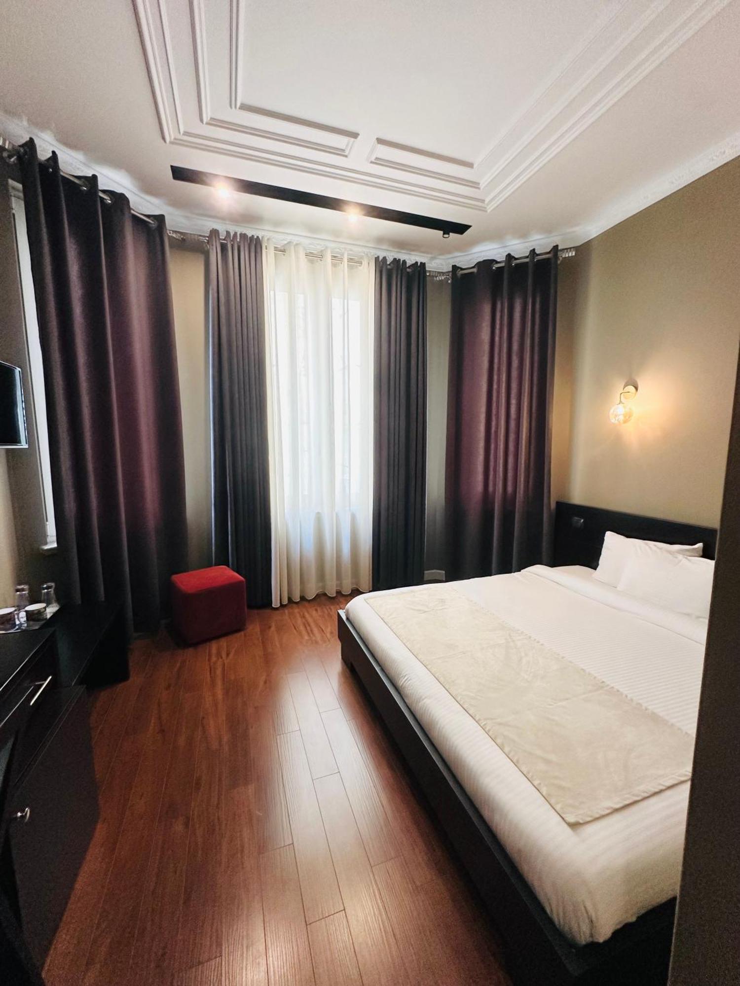 Residenza Monun Boutique Hotel Tirana Exteriör bild