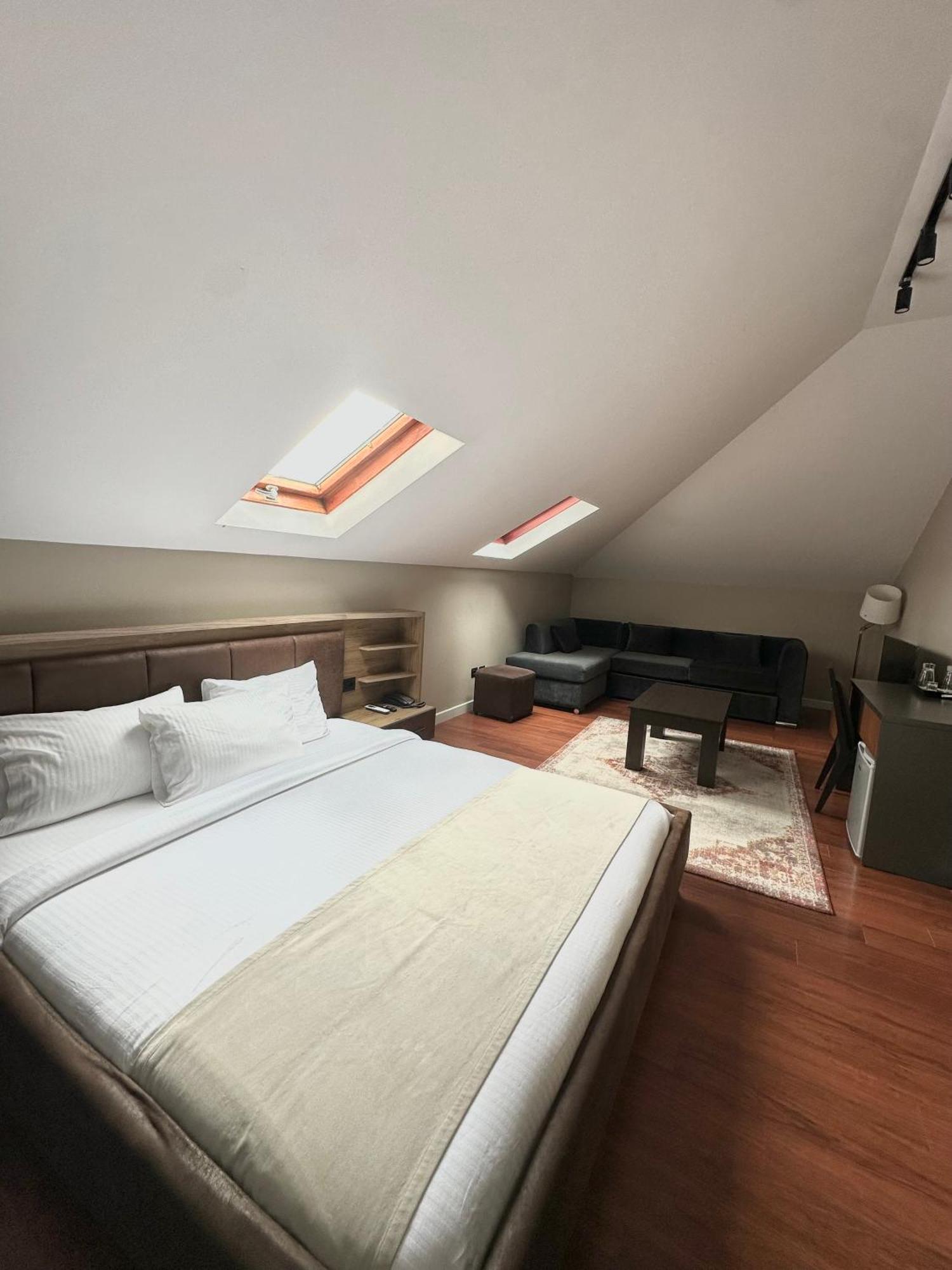 Residenza Monun Boutique Hotel Tirana Exteriör bild