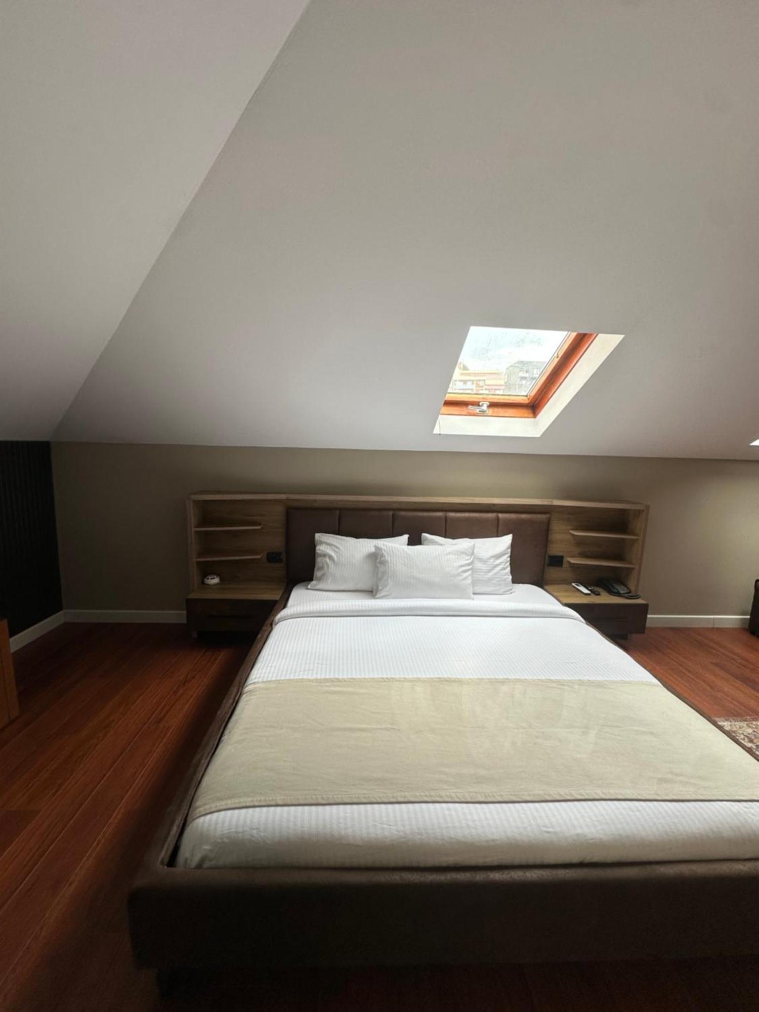 Residenza Monun Boutique Hotel Tirana Exteriör bild