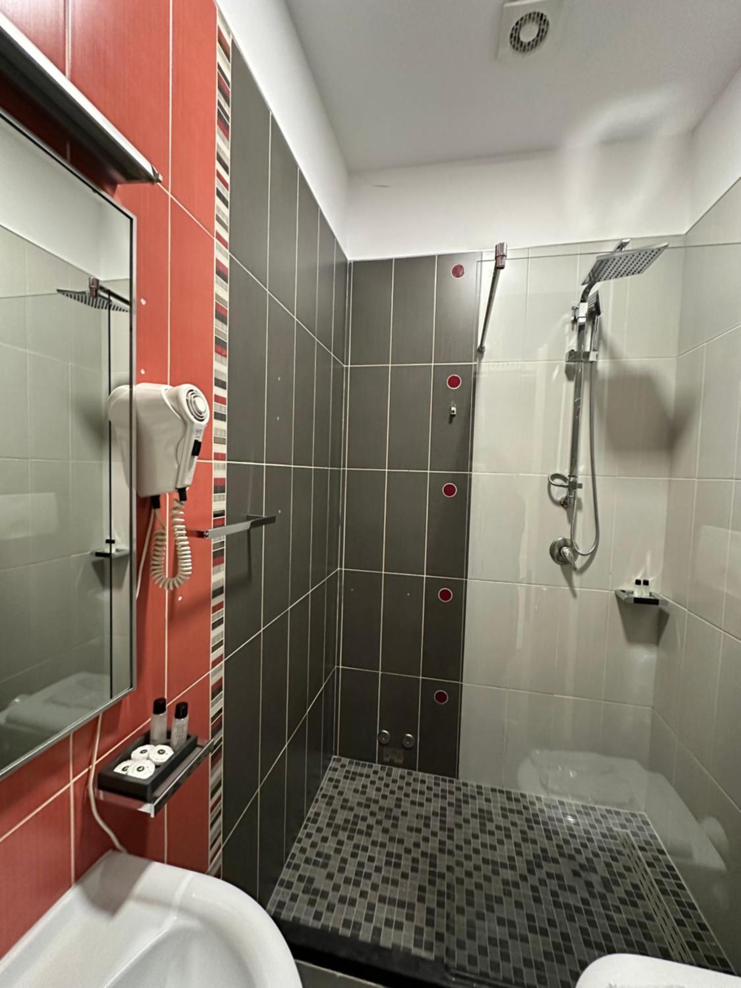 Residenza Monun Boutique Hotel Tirana Exteriör bild