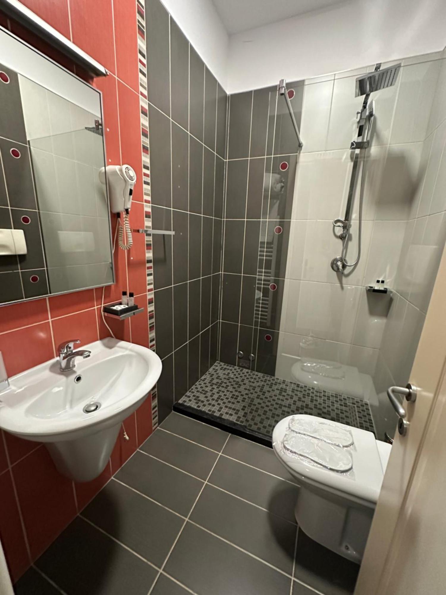 Residenza Monun Boutique Hotel Tirana Exteriör bild